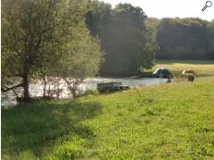 foto di Chalet avec étang de pêche privé à la ferme.